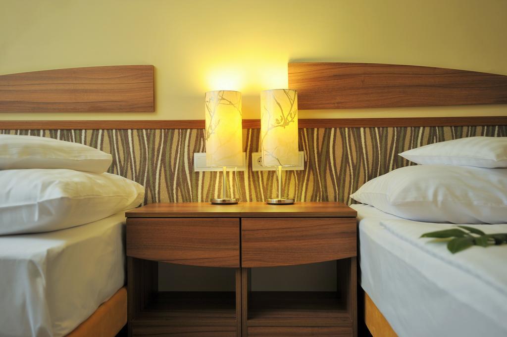 พาร์คโฮเต็ล กีล่า Hotel ยูลา ภายนอก รูปภาพ