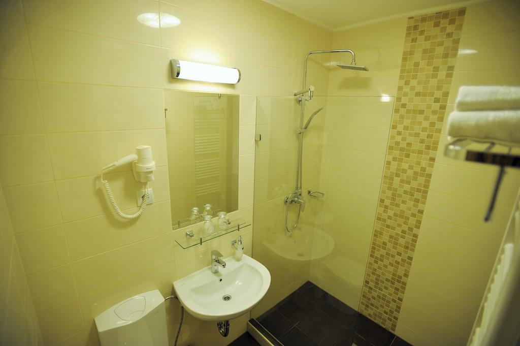 พาร์คโฮเต็ล กีล่า Hotel ยูลา ห้อง รูปภาพ