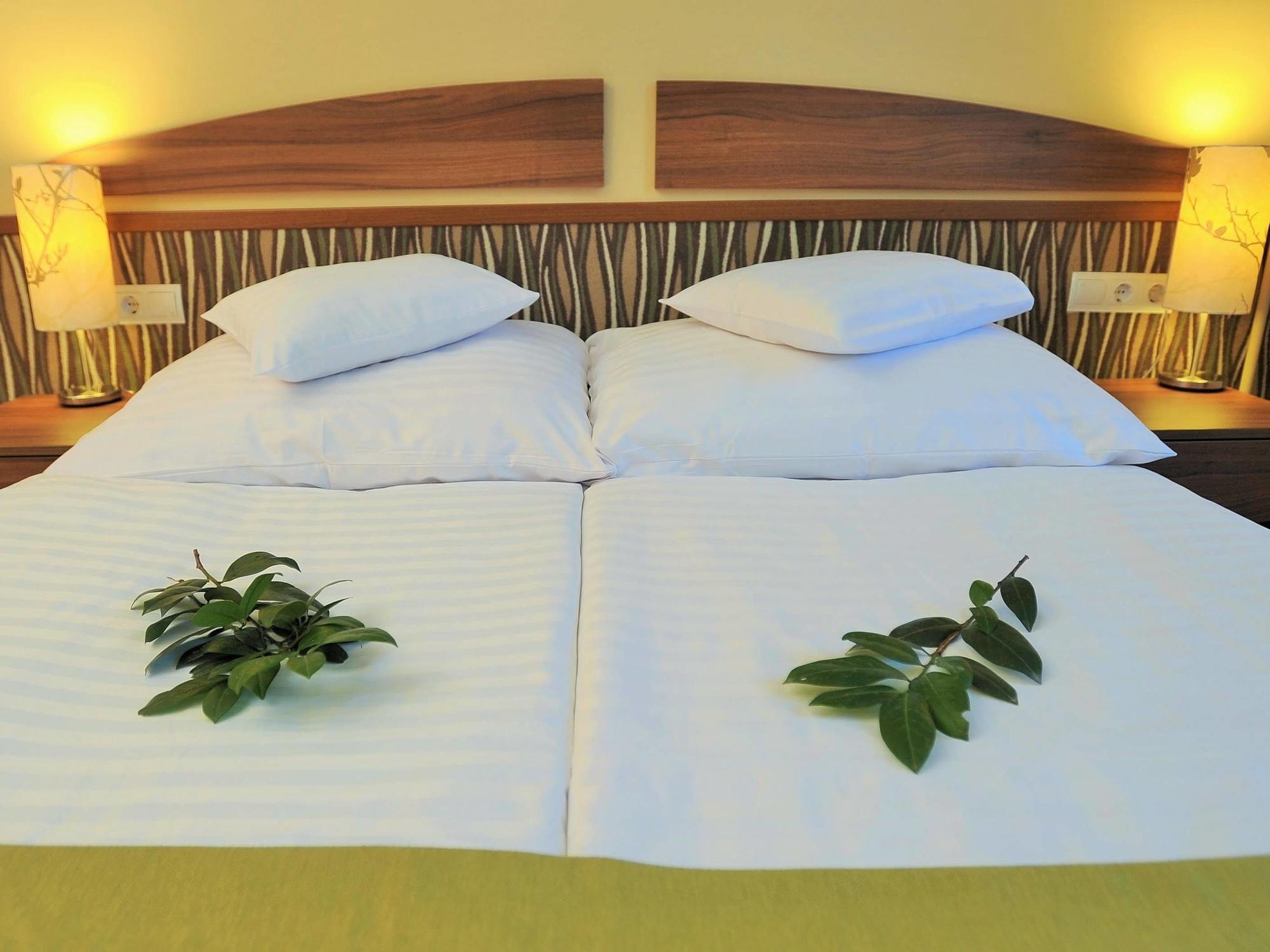 พาร์คโฮเต็ล กีล่า Hotel ยูลา ภายนอก รูปภาพ
